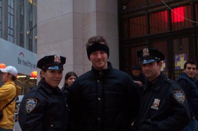 Michael Fabing between NYPD officer in NYC (USA)